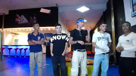 THOMAS AND DAMIAND online show from 8, 3, 2025