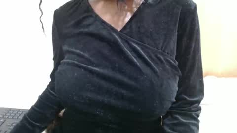 Snapshot of fruity28 chatting on 17, 11, 2025 fruity28 online show from 17, 11, 2025