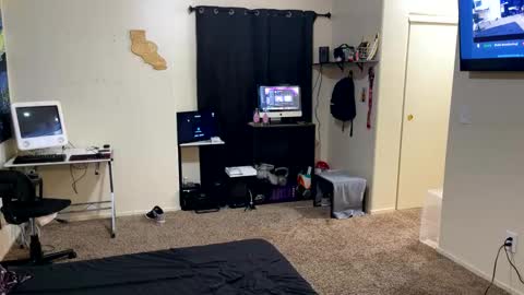 Bubblebuttslut online show from 13, 11, 2025