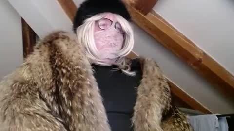 Snapshot of fursdany chatting on 5, 1, 2025 Dany online show from 5, 1, 2025