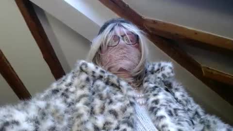 Snapshot of fursdany chatting on 5, 10, 2025 Dany online show from 5, 10, 2025