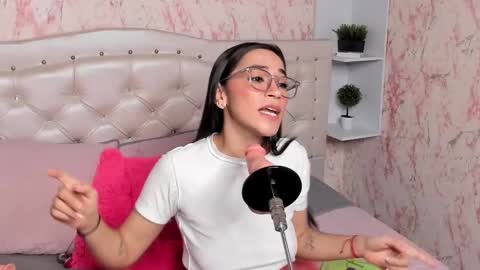 Snapshot of gabbieskinny chatting on 28, 11, 2025 gabbieskinny online show from 28, 11, 2025