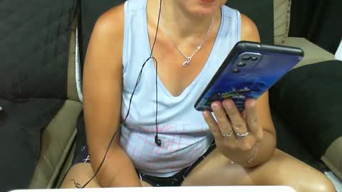 Snapshot of gabibrasil chatting on 25, 2, 2025 gaby  layla online show from 25, 2, 2025