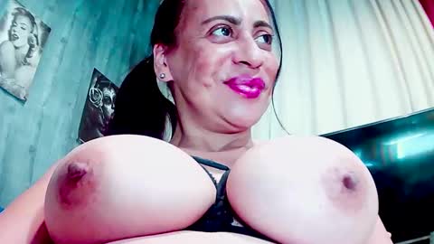 Snapshot of gabriela_sexy chatting on 4, 3, 2025 Gabriella Lopez online show from 4, 3, 2025