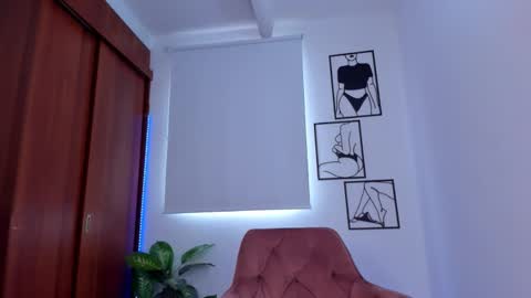 Snapshot of gaby_girl chatting on 19, 10, 2025 online show from 19, 10, 2025