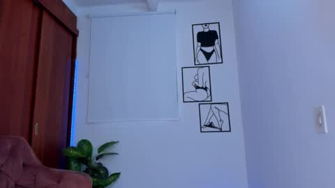 Snapshot of gaby_girl chatting on 12, 11, 2025 online show from 12, 11, 2025