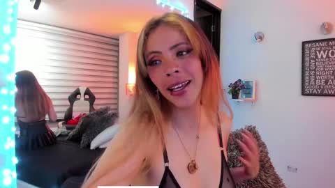 Snapshot of gabys_davisx chatting on 10, 11, 2025 Gabby online show from 10, 11, 2025