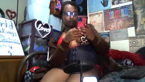 Snapshot of gardeniaspear chatting on 28, 10, 2025 Gardenia online show from 28, 10, 2025