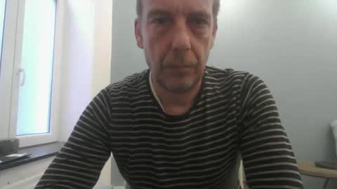 Snapshot of garou75 chatting on 2, 12, 2025 garou75 online show from 2, 12, 2025