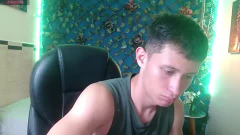 garuo_18 online show from 21, 11, 2025