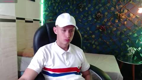 garuo_18 online show from 25, 11, 2025