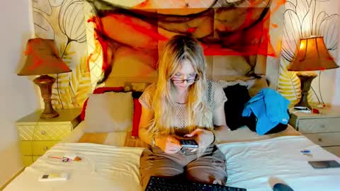 Snapshot of gaticahotts chatting on 21, 10, 2025 melanny villa online show from 21, 10, 2025