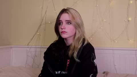 Snapshot of gemmafulwood chatting on 4, 12, 2025 Ilona online show from 4, 12, 2025