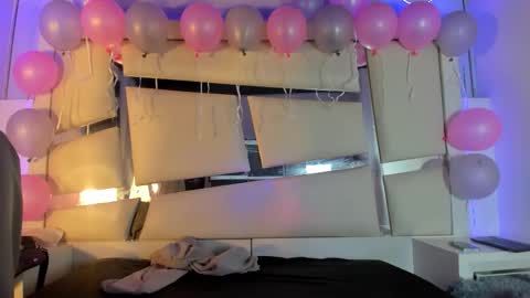 Snapshot of genesis_ask chatting on 4, 11, 2025 Genesis online show from 4, 11, 2025