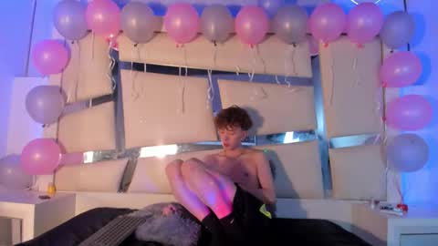 Snapshot of genesis_ask chatting on 5, 11, 2025 Genesis online show from 5, 11, 2025