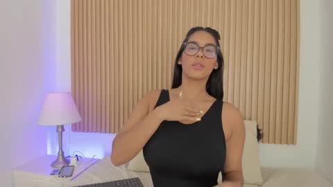 Snapshot of genesisruiz chatting on 21, 10, 2025 online show from 21, 10, 2025