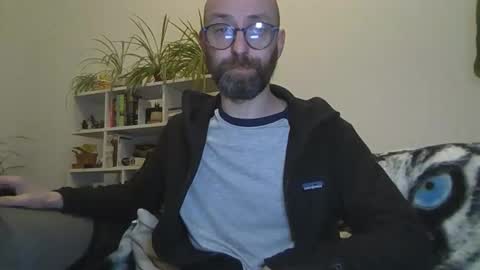 Snapshot of geon2xx chatting on 8, 11, 2025 Geon online show from 8, 11, 2025