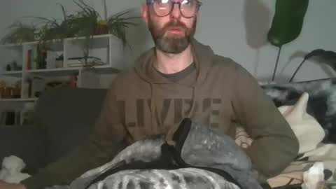 Snapshot of geon2xx chatting on 14, 12, 2025 Geon online show from 14, 12, 2025