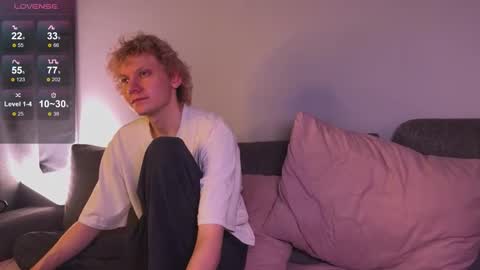 Snapshot of gethigh_ chatting on 11, 9, 2025 Liz and Mark online show from 11, 9, 2025