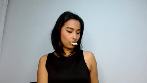 Gia Lee online show from 13, 10, 2025