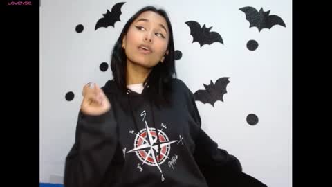 Gia Lee online show from 28, 10, 2025