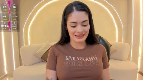 Snapshot of giaferrera_ chatting on 18, 11, 2025 Gia Ferrera online show from 18, 11, 2025