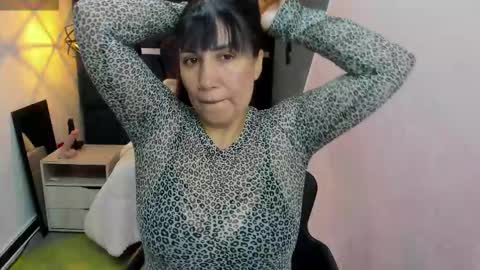 Snapshot of giafox_ chatting on 19, 10, 2025 G I A FOX online show from 19, 10, 2025