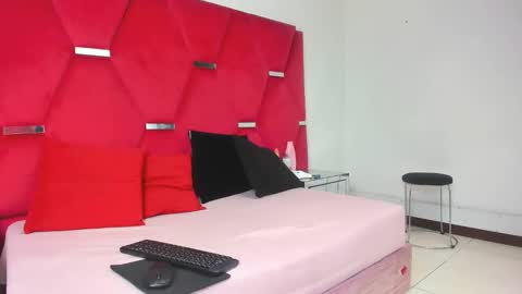 Snapshot of giannajohnson chatting on 17, 11, 2025 GiannaJohnson online show from 17, 11, 2025