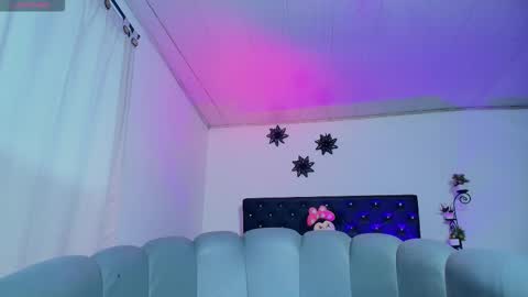 Giana Roberts online show from 30, 11, 2025