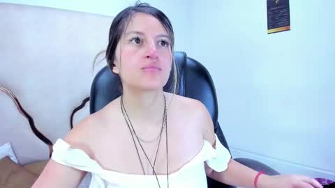 GiaRoussel online show from 25, 10, 2025