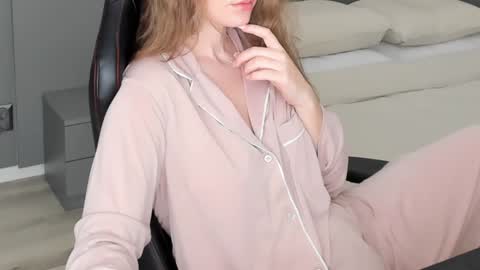 gigihadd online show from 20, 1, 2025