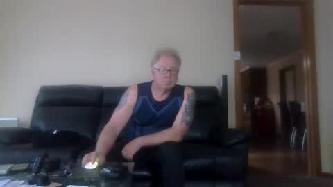 gimmmieoooo online show from 22, 2, 2026