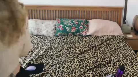 Snapshot of gin_and_juice_ chatting on 10, 9, 2025 Suki online show from 10, 9, 2025