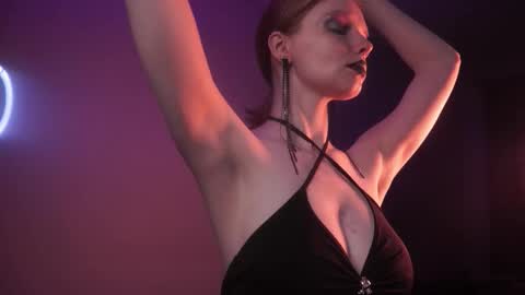 Snapshot of ginger_hugs chatting on 12, 10, 2025 im expecting 350 thumbs up on my altar online show from 12, 10, 2025