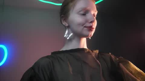 Snapshot of ginger_hugs chatting on 14, 10, 2025 im expecting 350 thumbs up on my altar online show from 14, 10, 2025