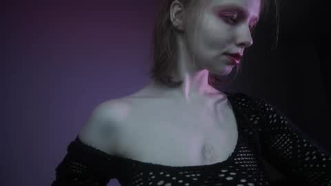 Snapshot of ginger_hugs chatting on 21, 10, 2025 im expecting 350 thumbs up on my altar online show from 21, 10, 2025