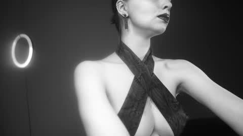 Snapshot of ginger_hugs chatting on 23, 10, 2025 im expecting 350 thumbs up on my altar online show from 23, 10, 2025