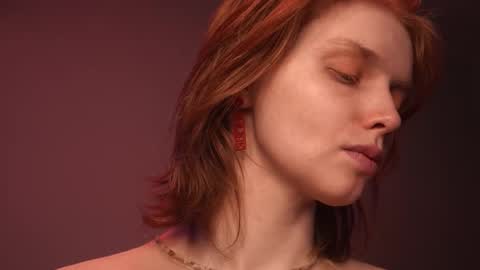 Snapshot of ginger_hugs chatting on 6, 11, 2025 im expecting 350 thumbs up on my altar online show from 6, 11, 2025