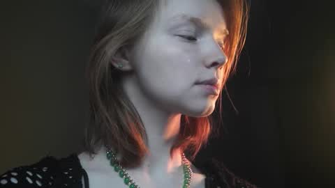 Snapshot of ginger_hugs chatting on 25, 11, 2025 im expecting 350 thumbs up on my altar online show from 25, 11, 2025