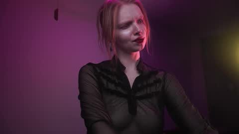 Snapshot of ginger_hugs chatting on 28, 11, 2025 im expecting 350 thumbs up on my altar online show from 28, 11, 2025