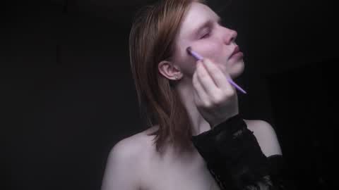 Snapshot of ginger_hugs chatting on 4, 12, 2025 im expecting 350 thumbs up on my altar online show from 4, 12, 2025