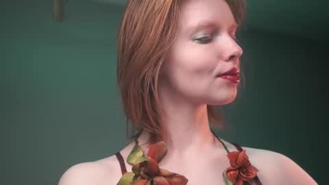 Snapshot of ginger_hugs chatting on 18, 12, 2025 im expecting 350 thumbs up on my altar online show from 18, 12, 2025