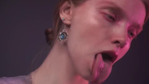 Snapshot of ginger_hugs chatting on 7, 1, 2026 im expecting 350 thumbs up on my altar online show from 7, 1, 2026