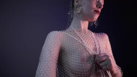        im expecting 350 thumbs up on my altar   online show from 17, 2, 2026