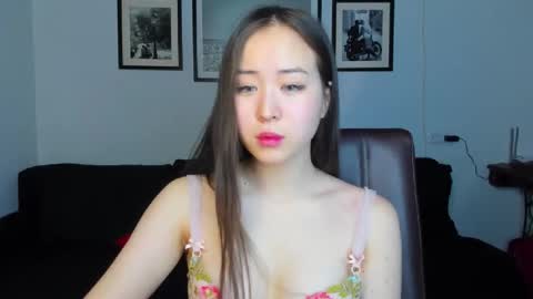 Snapshot of ginnycherry chatting on 5, 2, 2025 Ginny online show from 5, 2, 2025