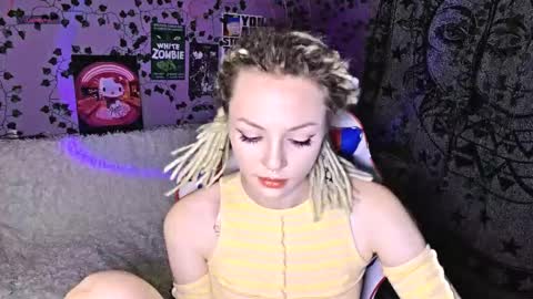 Snapshot of ginnyhotbeat chatting on 11, 9, 2025 Ginny online show from 11, 9, 2025