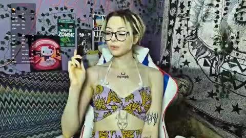 Snapshot of ginnyhotbeat chatting on 3, 10, 2025 Ginny online show from 3, 10, 2025