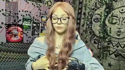 Snapshot of ginnyhotbeat chatting on 4, 10, 2025 Ginny online show from 4, 10, 2025