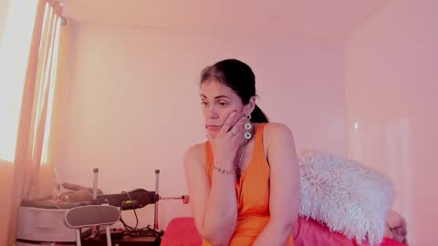 Girasol Walton online show from 6, 2, 2025