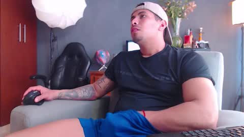 piggy boy online show from 18, 11, 2025